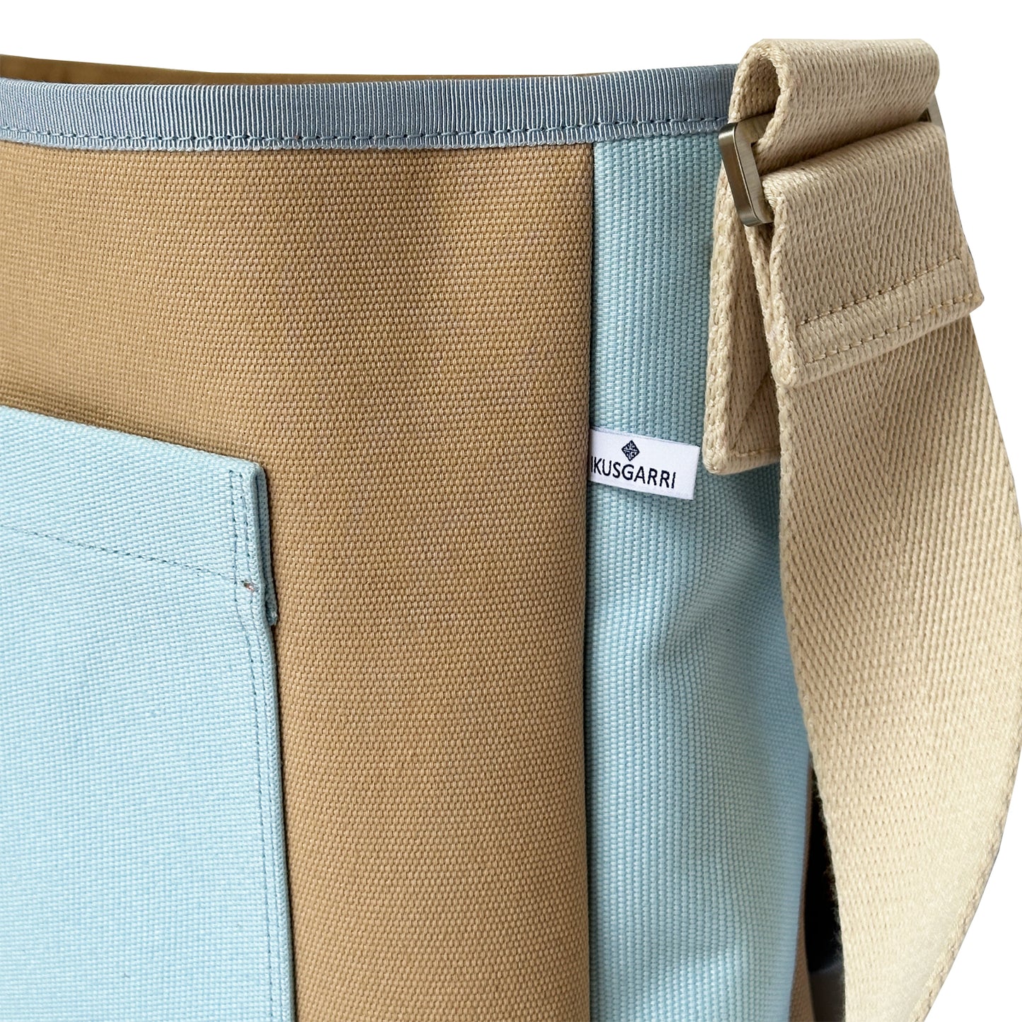 SAND CANVAS MESSENGER BAG – PALE BLUE CANVAS – PALE BLUE CANVAS
